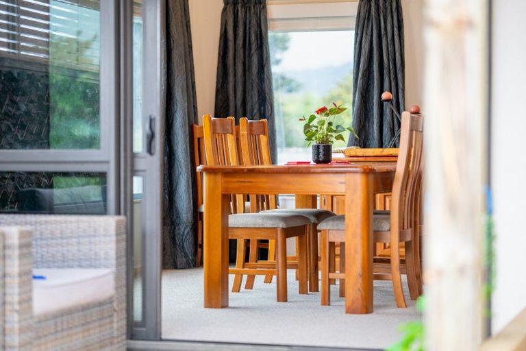 Photo of property in 94 Weggery Drive, Waikanae Beach, Waikanae, 5036