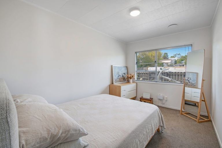Photo of property in 9 Devonshire Road, Unsworth Heights, Auckland, 0632