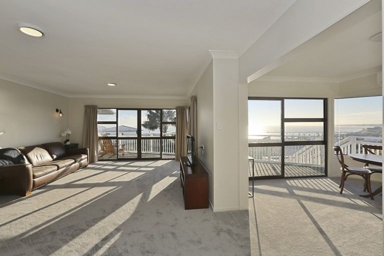 Photo of property in 4 Catherine Crescent, Moturoa, New Plymouth, 4310