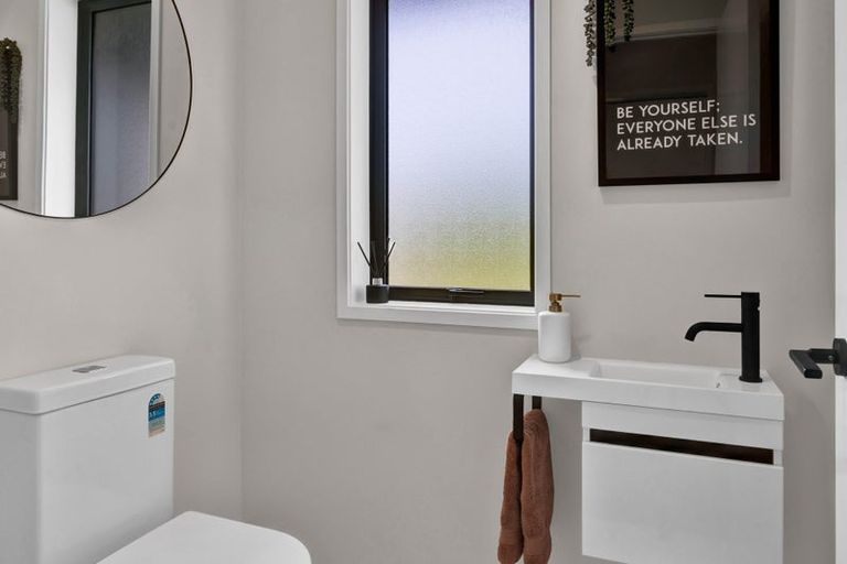 Photo of property in 1 Larlin Drive, Hawera, 4675