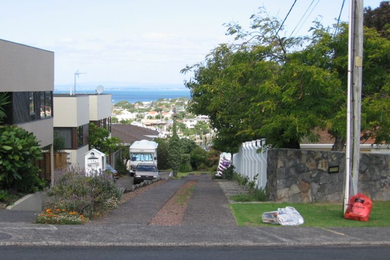 Photo of property in 17a Seaview Road, Castor Bay, Auckland, 0620