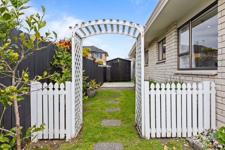 Photo of property in 1/20 Pine Road, Orewa, 0931