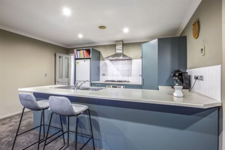 Photo of property in 9 Tongariro Drive, Aotea, Porirua, 5024