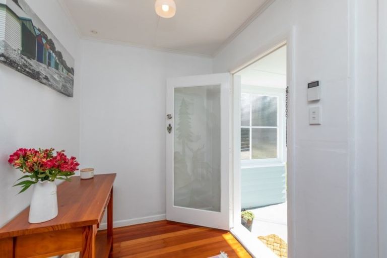 Photo of property in 2 Kapiti Crescent, Titahi Bay, Porirua, 5022