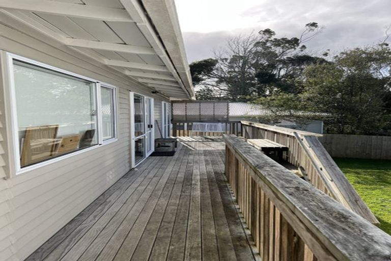 Photo of property in 9 Maybelle Place, Kelston, Auckland, 0602