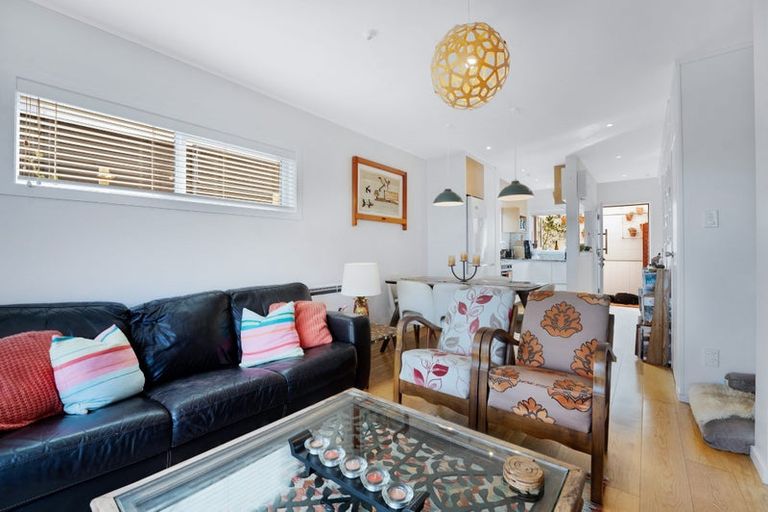 Photo of property in 10/72 Kitchener Road, Milford, Auckland, 0620