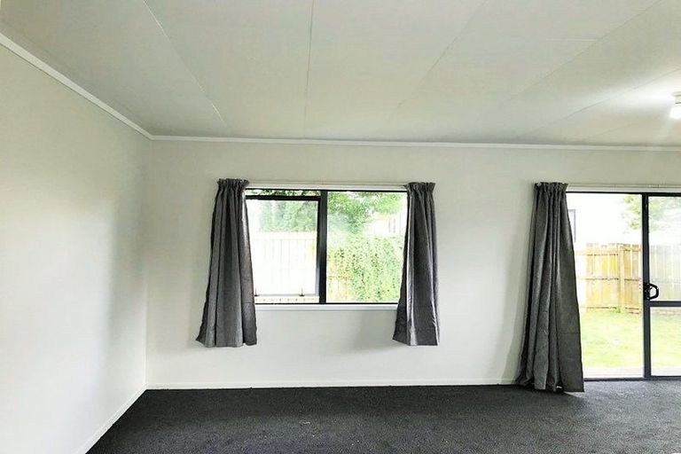Photo of property in 2/5 Solveig Place, Randwick Park, Auckland, 2105