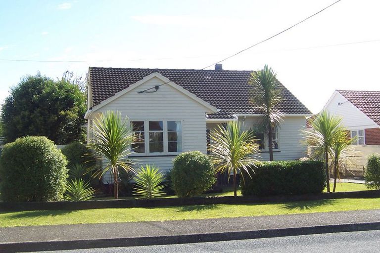 Photo of property in 12 Churchill Drive, Wilton, Wellington, 6035