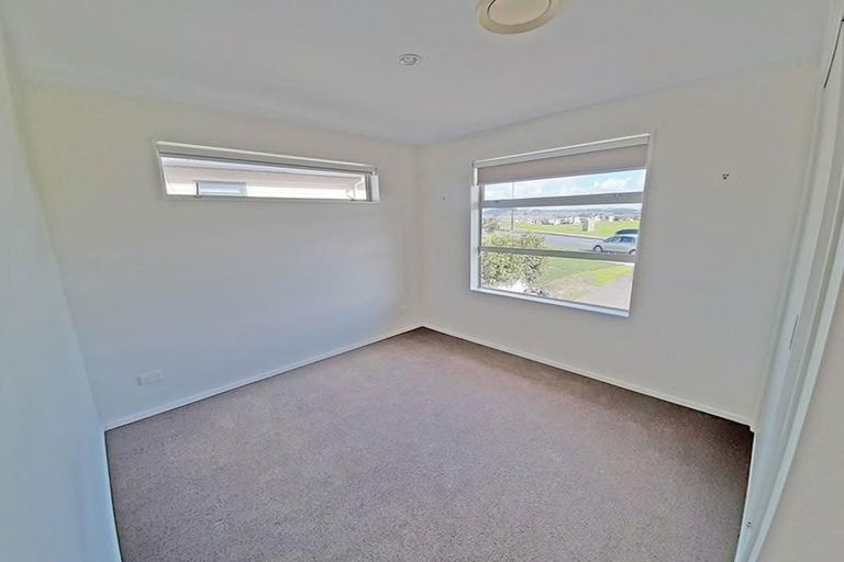 Photo of property in 12 Butler Stoney Crescent, Silverdale, 0932