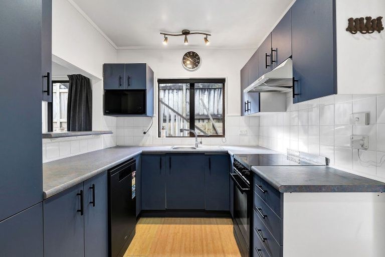 Photo of property in 92 Heta Road, Highlands Park, New Plymouth, 4312