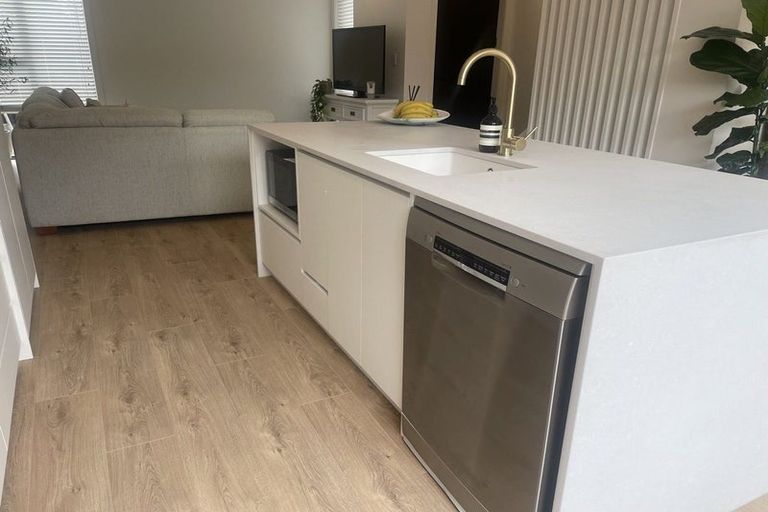 Photo of property in 16d Hamurana Place, Te Atatu Peninsula, Auckland, 0610