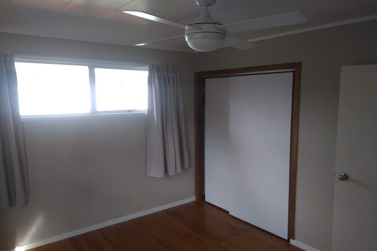 Photo of property in 59 Chilcott Road, Henderson, Auckland, 0612