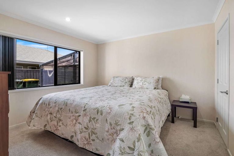 Photo of property in 9 Barry Curtis Place, Levin, 5510