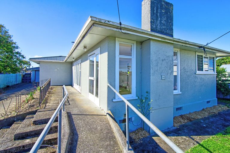 Photo of property in 15 Johnstone Street, Masterton, 5810