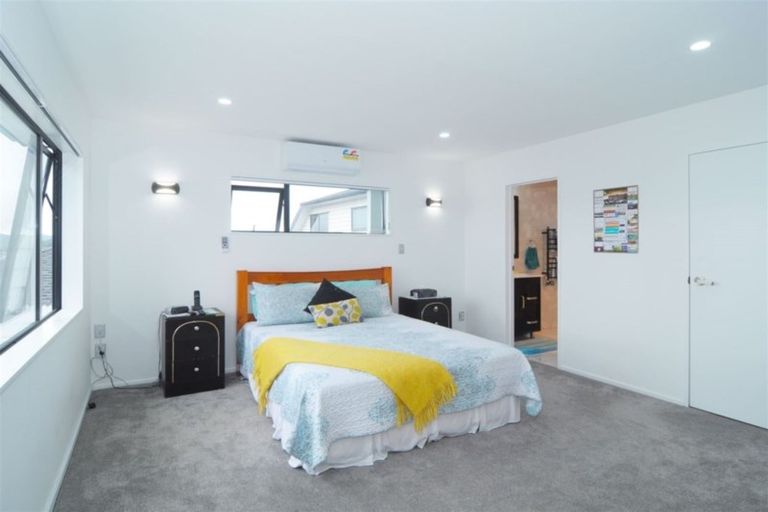 Photo of property in 14 San Casello Rise, Henderson, Auckland, 0612