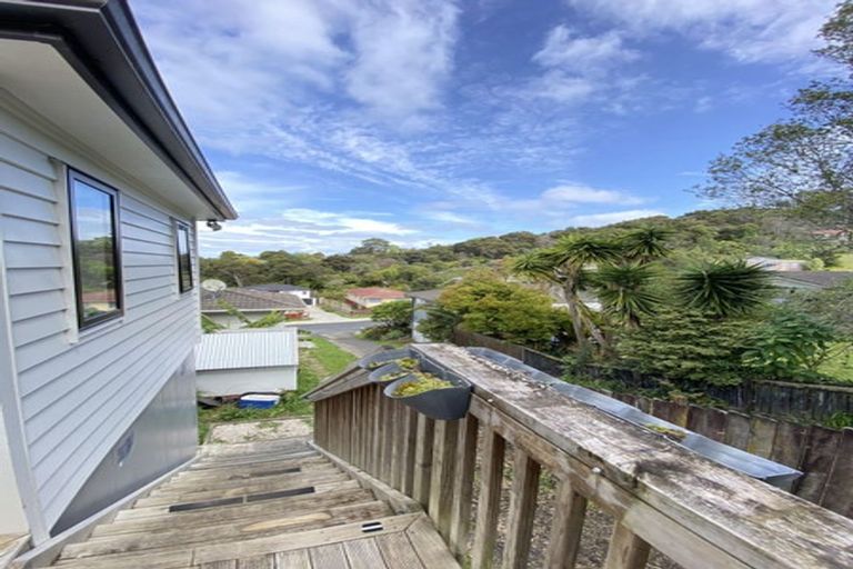 Photo of property in 27 Finn Place, Totara Vale, Auckland, 0629