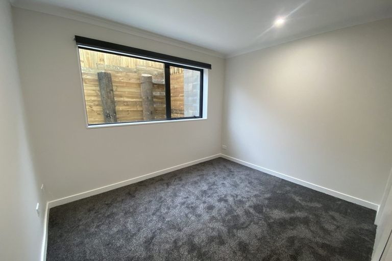 Photo of property in 23 Mcwhirters Farm Lane, Massey, Auckland, 0614