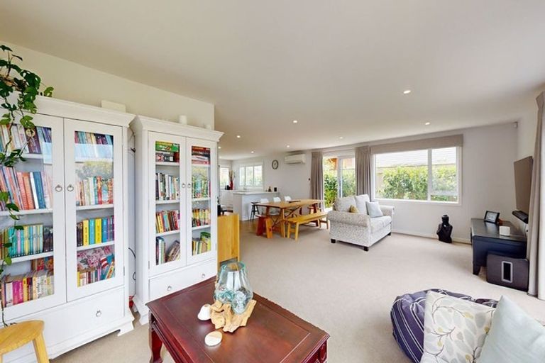 Photo of property in 92 Silverstream Road, Crofton Downs, Wellington, 6035