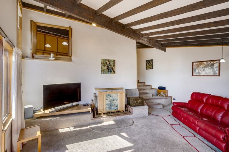 Photo of property in 34 Roslyn Road, Bluff Hill, Napier, 4110