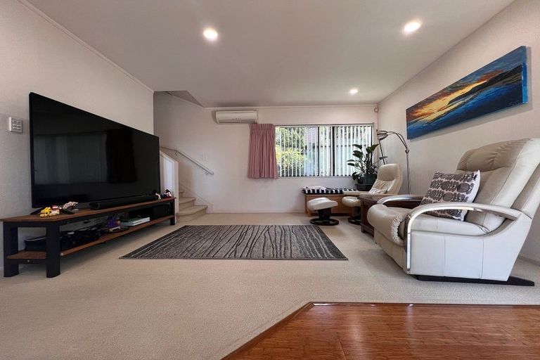 Photo of property in 3 Javelin Place, West Harbour, Auckland, 0618