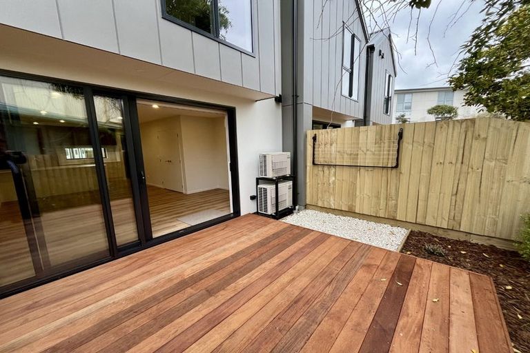 Photo of property in 2/12 Trist Place, Edgeware, Christchurch, 8013