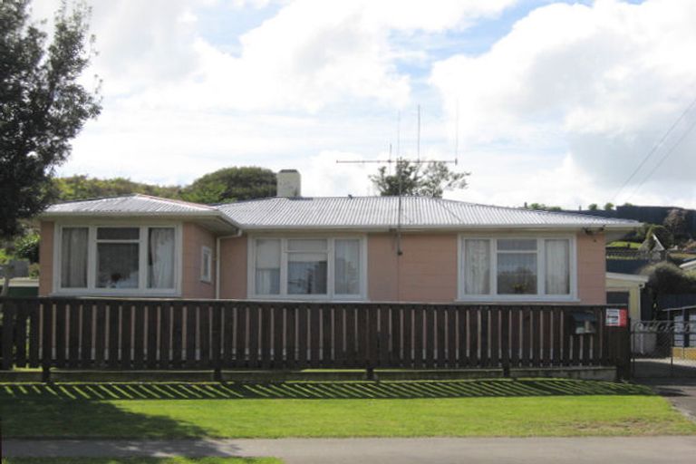 Photo of property in 128 Cornfoot Street, Castlecliff, Whanganui, 4501