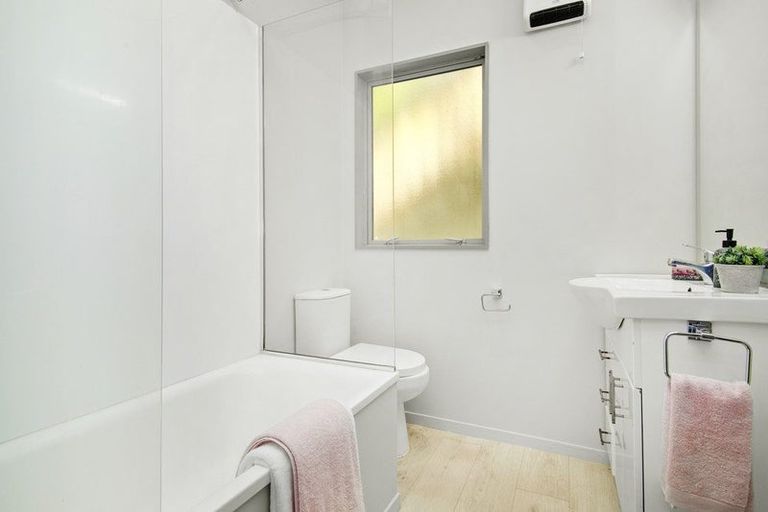 Photo of property in 16 Westwood Road, Tawa, Wellington, 5028