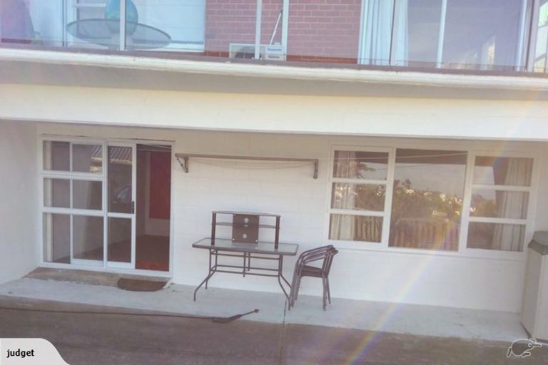 Photo of property in 1/75 Aberdeen Road, Castor Bay, Auckland, 0620