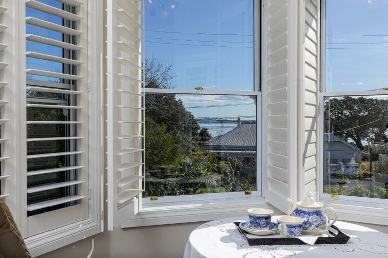 Photo of property in 43 Stanley Point Road, Stanley Point, Auckland, 0624