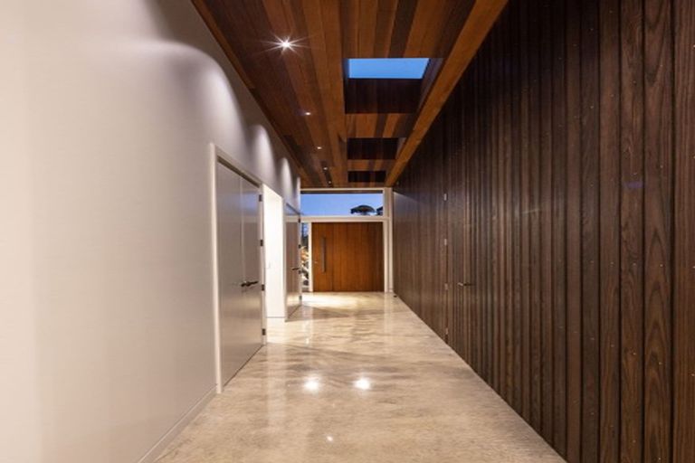 Photo of property in 70 Oak Road, Poraiti, Napier, 4112