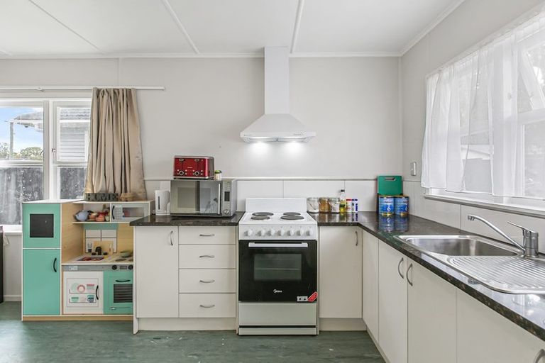 Photo of property in 64 Friedlanders Road, Manurewa, Auckland, 2102