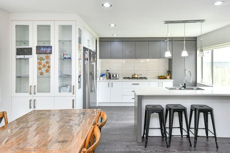 Photo of property in 87 Keri Vista Rise, Papakura, 2110