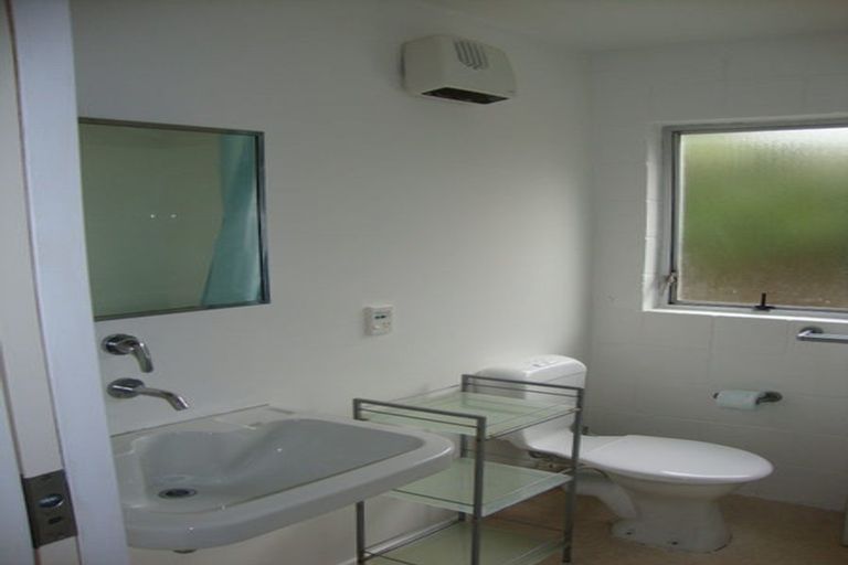 Photo of property in 2/201 Derwent Street, Island Bay, Wellington, 6023