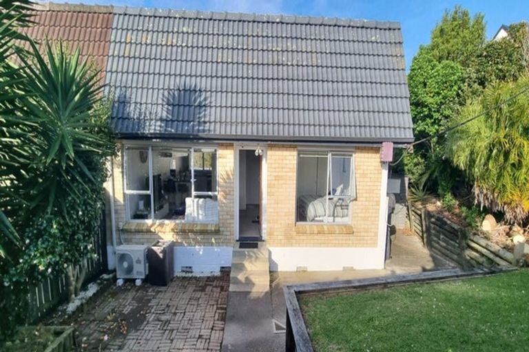 Photo of property in 2/137 Rangatira Road, Beach Haven, Auckland, 0626