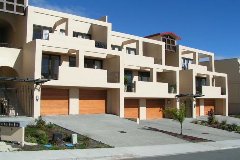 Photo of property in 22/8 Monte Cassino Place, Birkdale, Auckland, 0626
