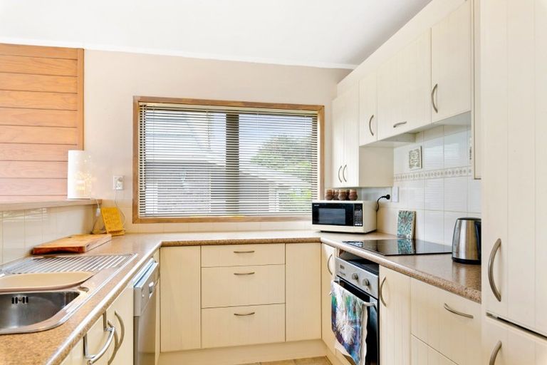 Photo of property in 1/272 Whangaparaoa Road, Red Beach, 0932