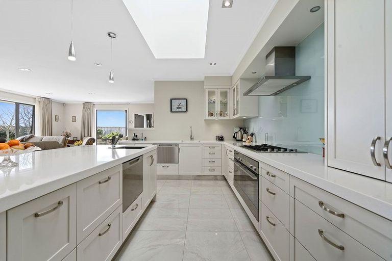 Photo of property in 12 Gleneagles Way, Waiwhakaiho, New Plymouth, 4312