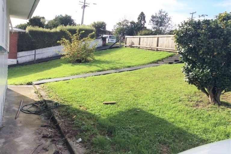 Photo of property in 194 Don Buck Road, Massey, Auckland, 0614