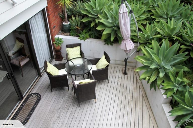 Photo of property in 43 Sharon Road, Waiake, Auckland, 0630