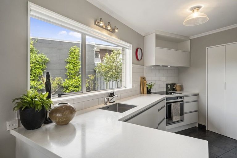 Photo of property in 3/3 Union Street, Merrilands, New Plymouth, 4312