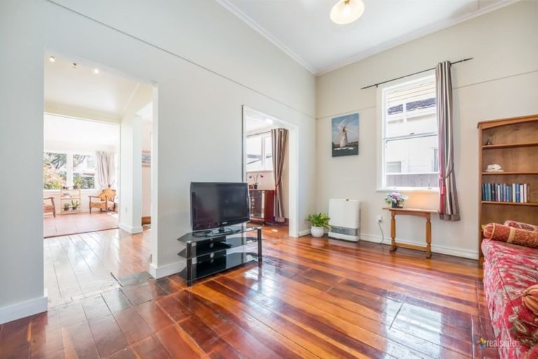 Photo of property in 25 Plunket Avenue, Petone, Lower Hutt, 5012