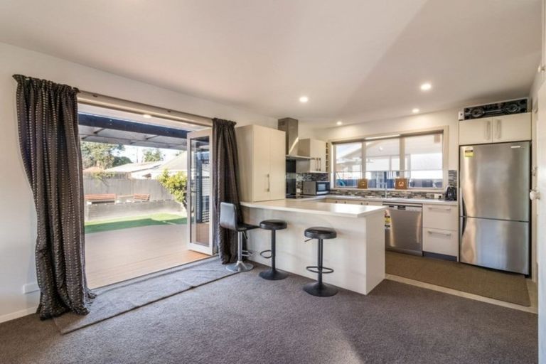 Photo of property in 30 Eglinton Street, Avondale, Christchurch, 8061