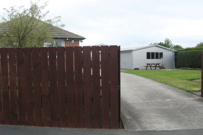Photo of property in 20 Camden Street, Redwood, Christchurch, 8051