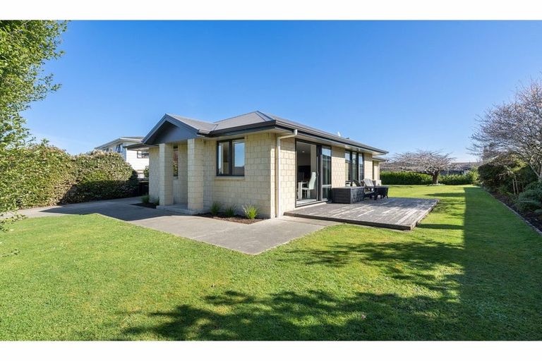 Photo of property in 37 Vogel Place, Waikiwi, Invercargill, 9810