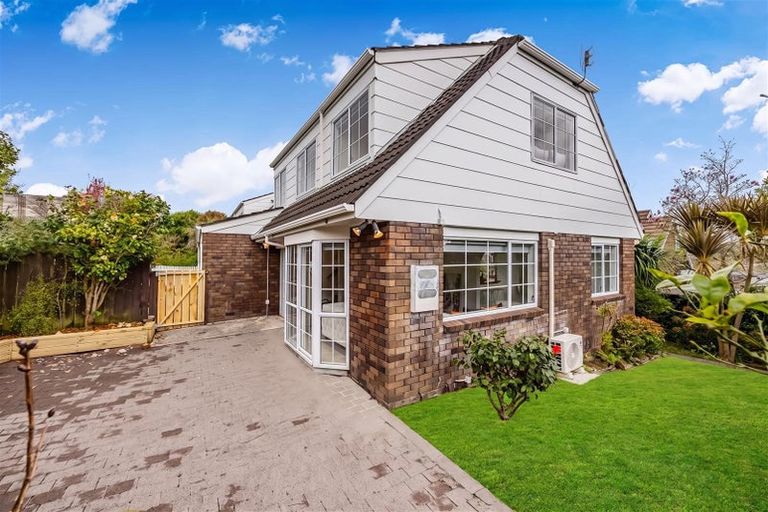 Photo of property in 1/5 Kadina Place, Botany Downs, Auckland, 2010