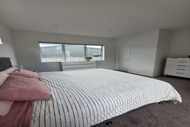 Photo of property in 7 Vinistra Road, Kumeu, 0810