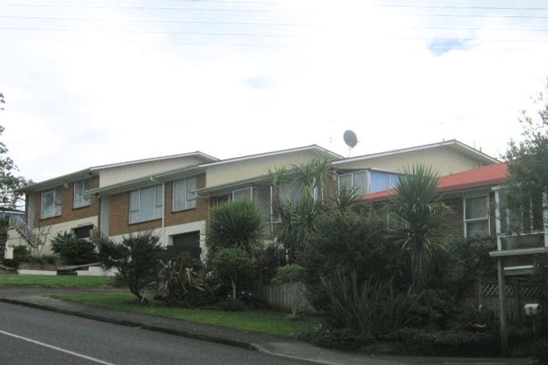 Photo of property in 2 Rehia Road, Massey, Auckland, 0614