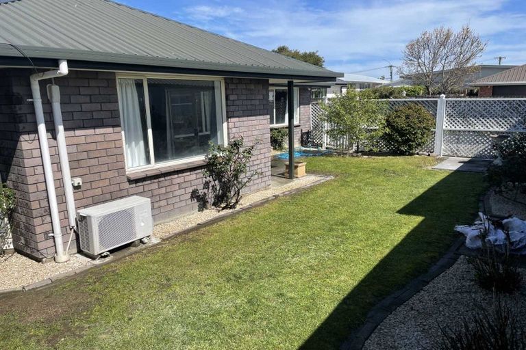 Photo of property in 2/200 Wainoni Road, Avondale, Christchurch, 8061