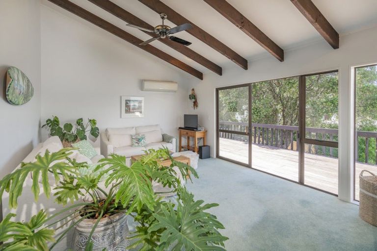 Photo of property in 2 Puriri Place, Whitianga, 3510