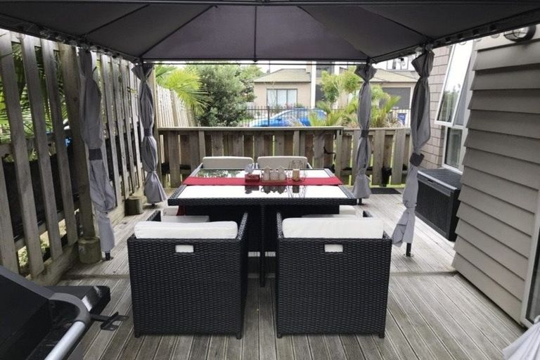 Photo of property in 24 Midhurst Avenue, Henderson, Auckland, 0612